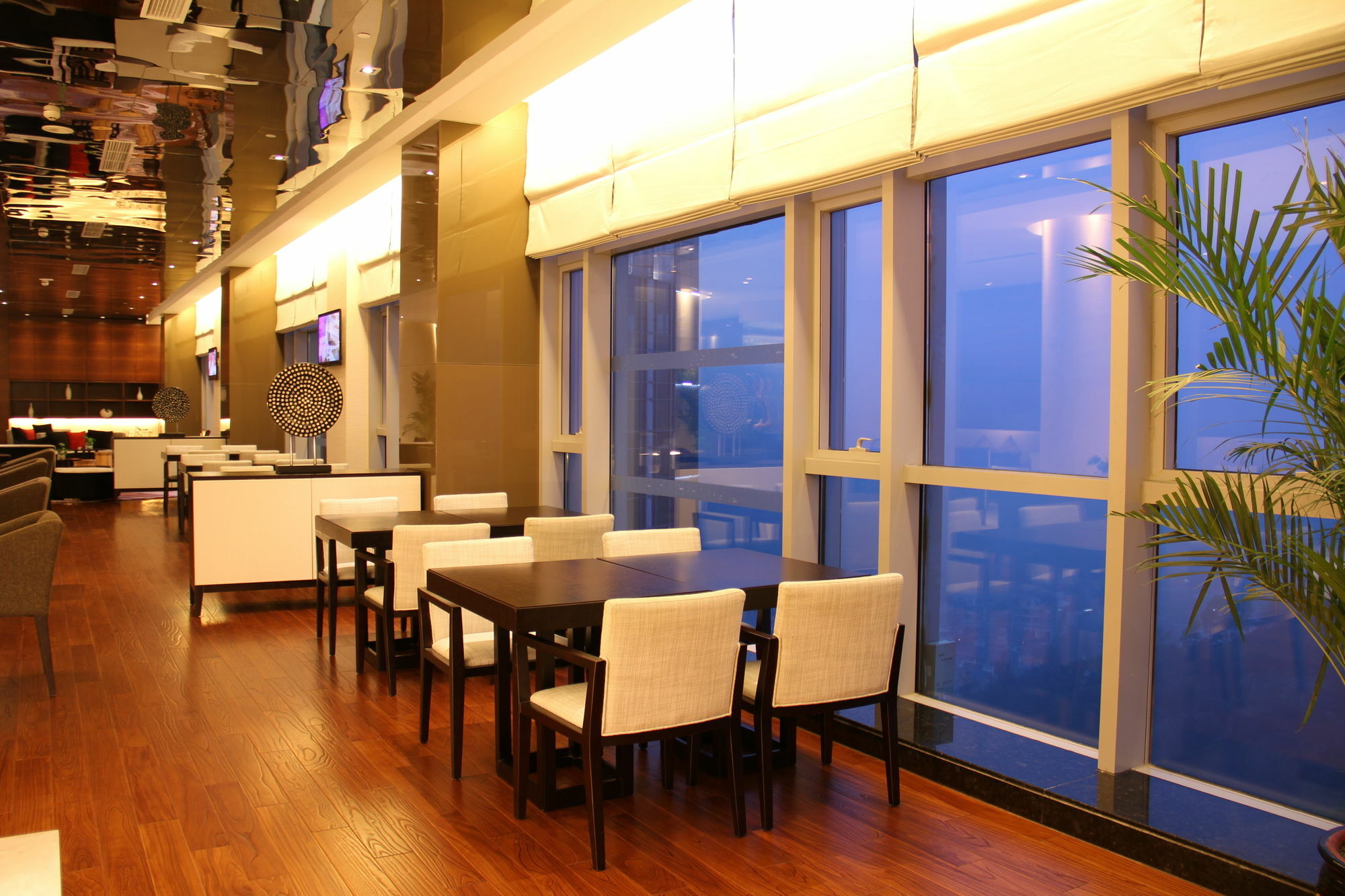 Wyndham Garden Yuhuan Downtown Hotell Taizhou  Exteriör bild